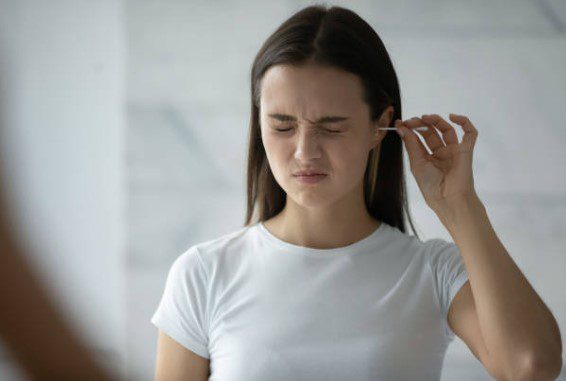 cara aman membersihkan telinga