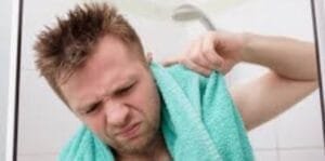 cara mengeluarkan air dari telinga