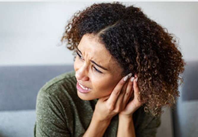penyebab gangguan pendengaran unilateral