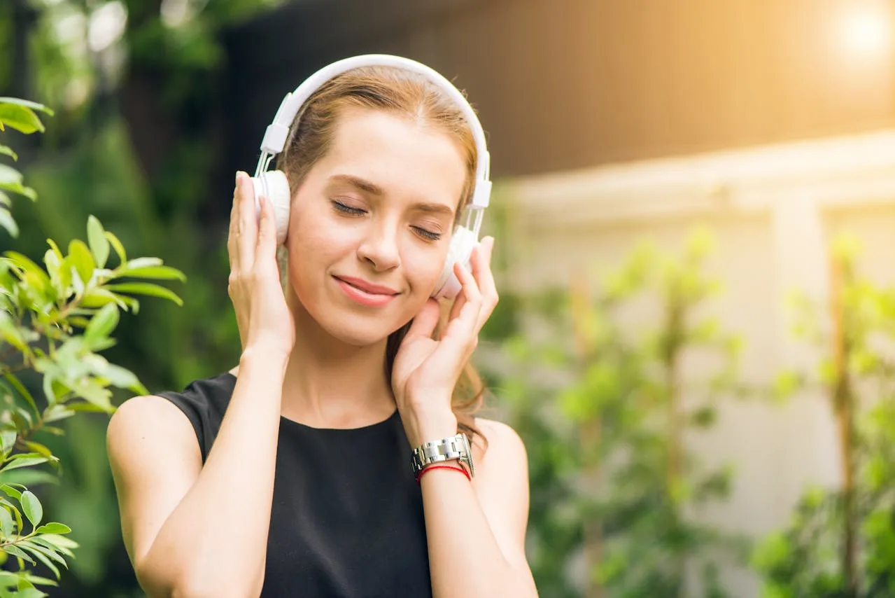 cara memakai headset yang benar