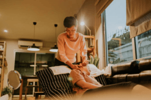 bahaya penggunaan ear candle, cara membersihkan telinga yang benar