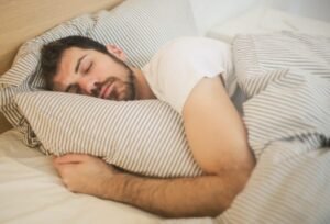 Tidur Menggunakan Alat Bantu Dengar